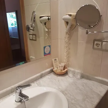 Restaurante La Alhama Медина де Помар